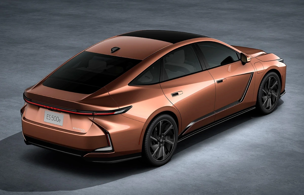 Lexus ES500e vs BMW i4 EV Comparison